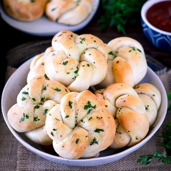Easy Garlic Knots