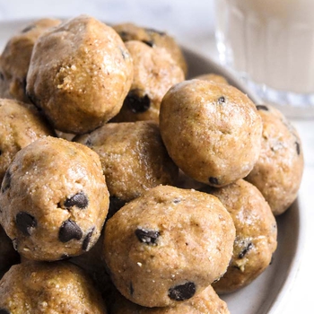 Cookie Dough Fat Bomb (Keto + Low Carb!)