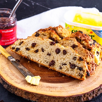 Irish Soda Bread {Easy, Quick and No Knead!}