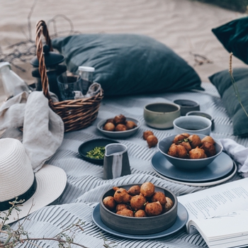 EMIRATI SWEET DUMPLINGS WITH COFFEE SYRUP (Luqaimat)