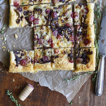 Easy Manchego, Grape, and Thyme Flatbread with Red Wine Caramelized Onions