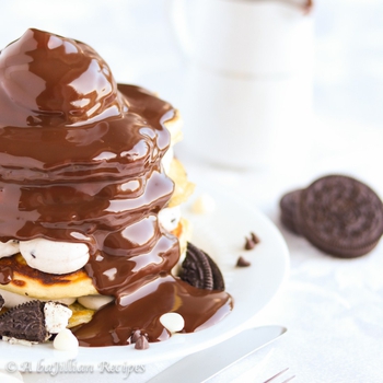 Cookies N’ Creme Pancakes