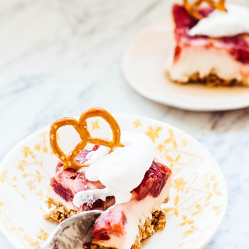 Vegan Strawberry Pretzel Bars
