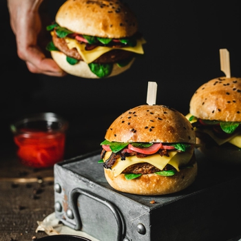 Juicy & Smoky Plant-Based Cheeseburger